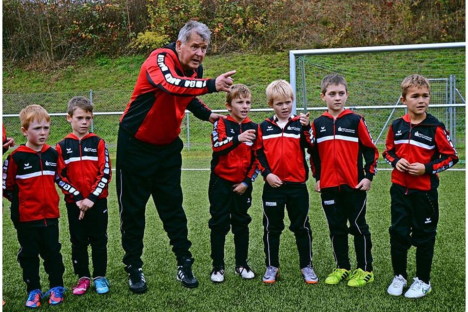 Coach Wolfgang Bartusch: Die Kinder sollten Spaß  im Training haben. Foto: Tassilo Hackert