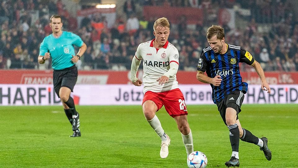 Im Duell um den Ball: Richard Neudecker ist nach kurzer Zeit schon zum Stammspieler beim 1.FC Saarbrücken gereift