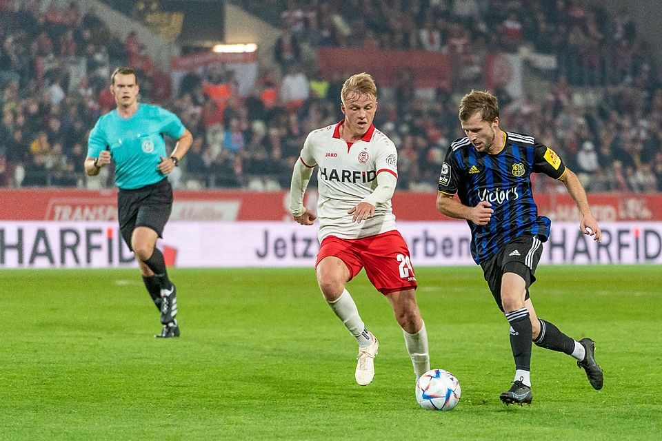 Im Duell um den Ball: Richard Neudecker ist nach kurzer Zeit schon zum Stammspieler beim 1.FC Saarbrücken gereift