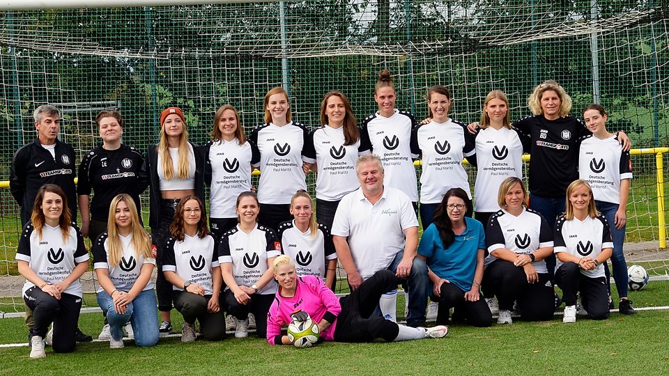 Freuen sich über Einnahmen aus einem Crowdfunding-Projekt: Die Frauen des SV Neuhof.