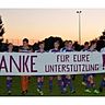 Nach dem Landesligaspiel bedankte sich die Gesmolder A-Jugend bei den Zuschauern für die Unterstützung. Foto: Viktoria Gesmold