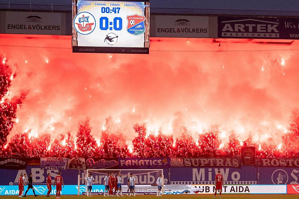 Nach Unterbrechung wegen Pyro-Show – Hansa Rostock schießt sich gegen ...