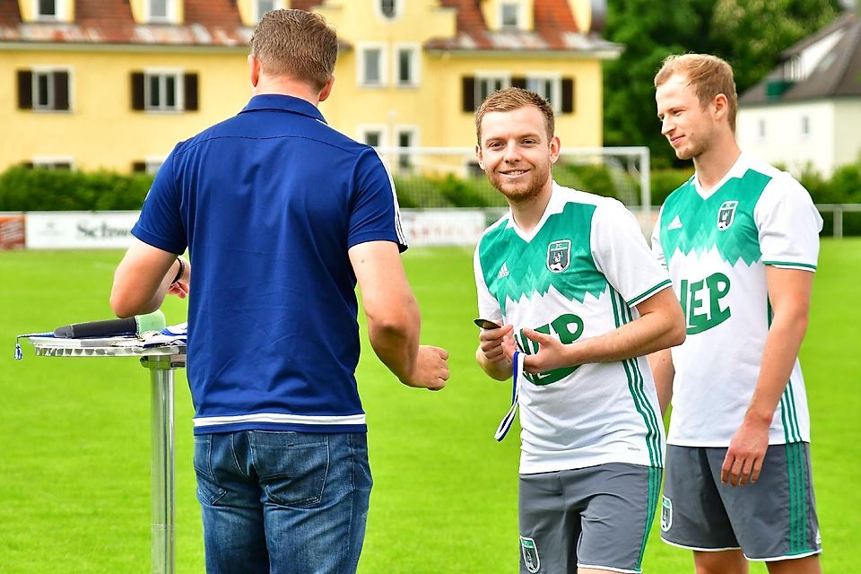Den größten Erfolg feierten Gulielmo (M.) und Franz Huber mit dem TuS Holzkirchen 2017 mit dem Aufstieg in die Bayernliga.