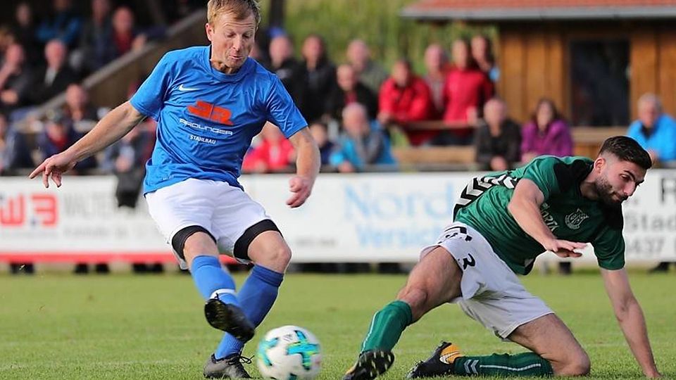 Thomas Iglhaut (am Ball) spielte als Aktiver bis hoch in die Bayernliga.