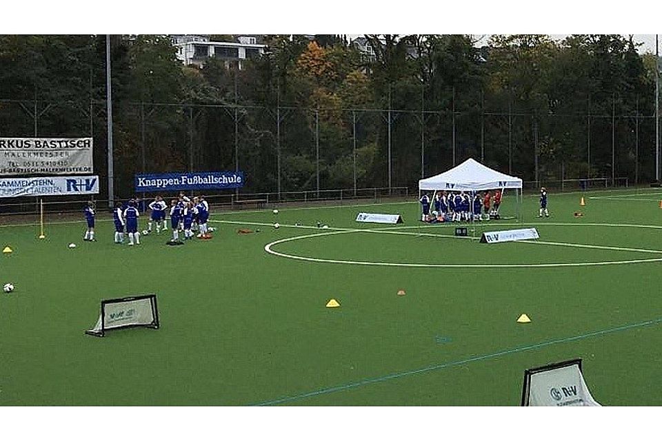 Die Fußballschule der Königsblauen ist derzeit zu Gast auf dem Spitzkippel. Foto: J. Wintermeyer