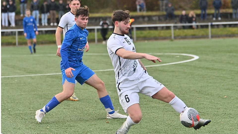 Hier hat Mehrings Luan Weibler gegen Zewens Paul Fütterer (rechts) das Nachsehen. Am Ende hatten die Gastgeber aber die Nase vorne. 