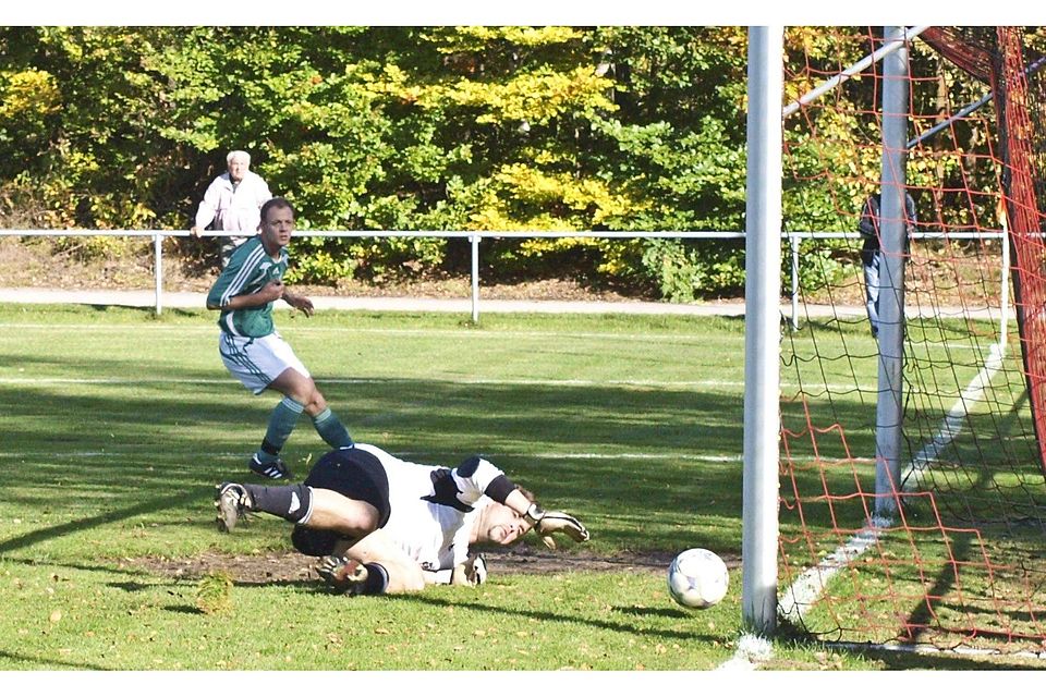 Anders als bei den beiden letzten Duellen in der Saison 2011/12, als der FSV Weißenbrunn in beiden Spielen den Sieg davontrug, hoffen Leinburgs Torhüter Jörg Helmecke und Dominik Raab, dass der Sieg diesmal auf ihrer Seite ist. Foto: M.K.