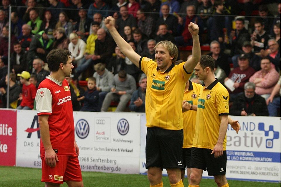 Jubel beim Turniersieger Dynamo Dresden (Thomas Neubert) nach dem gewonnenen Neunmeterschießen gegen Union Berlin.  Foto: Steffen Rasche