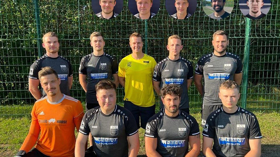 Obere Reihe v.l.: Johannes Stötzel, Maximilian Walter, Marek Gajdzis, Dorian Hölzer-Feige, Joshua Büdenbender Untere Reihe v.l.: Ben Tomaszek, Fabian Weidner, Alessandro Ramirez, Steven Springer Eingeklinkt v.l.: Fynn Merlin Becker, Jonathan Schmitt, Janek Sternagel, Hakan Bakar, Nick Seemann