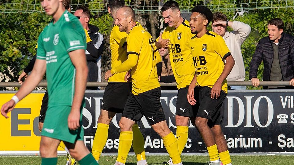 Als hochverdienter Sieger des Spitzenspiels ging der FC Amberg hervor.