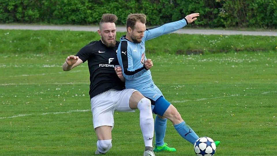 Die zweite Vertretung der SG Rotation Leipzig 1950 (links, in schwarz) hat zwei Matches vor Saisonende den Aufstieg in die Stadtliga realisiert. F: Rossner