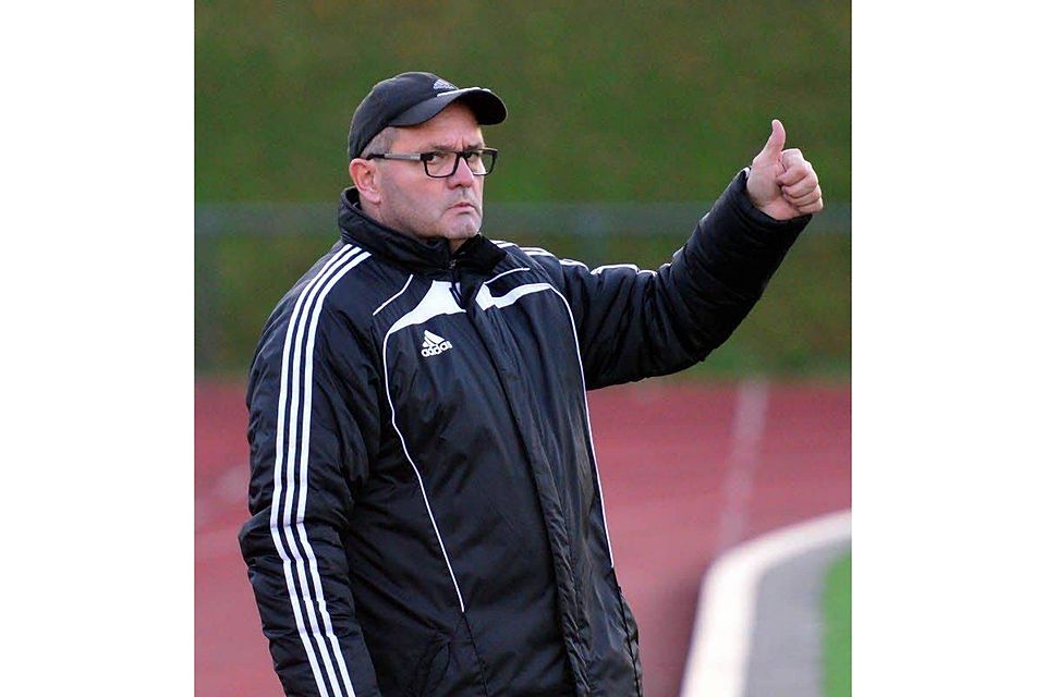 Daumen hoch: SG-Coach Arno Hünninghaus freut der 1:0-Sieg.