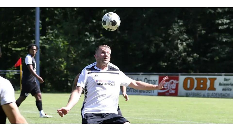 Christian Immel bereitete beim 4:1-Derbysieg der SG Mornshausen/Erdhausen/Frohnhausen gegen Endbach/Günterod den Treffer zum 2:1 vor. © Jens Schmidt