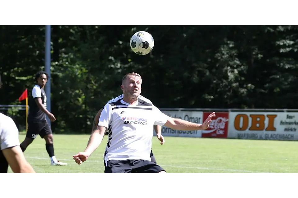 Christian Immel bereitete beim 4:1-Derbysieg der SG Mornshausen/Erdhausen/Frohnhausen gegen Endbach/Günterod den Treffer zum 2:1 vor. © Jens Schmidt