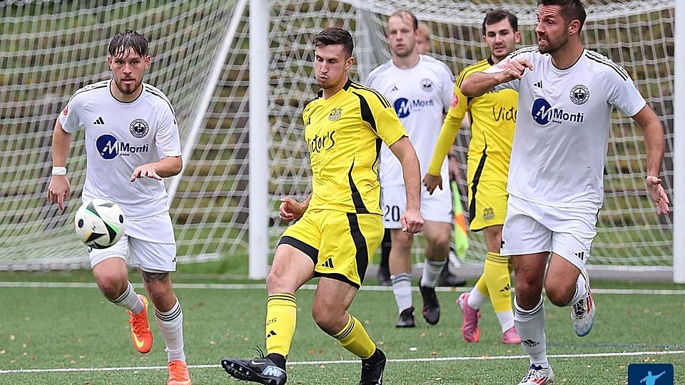 Die Erstaustragung zwischen Saarbrücken (gelb) und Merchweiler (weiß) war abgebrochen worden 