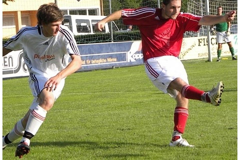 Der SC Luhe-Wildenau (rot) empfängt den 1. FC Schwarzenfeld Foto: Thomas Schraml