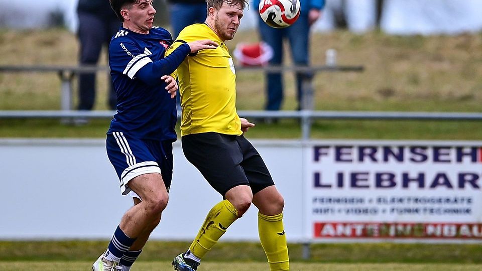 Dem SC Eintracht Freising (gelb) gelingt am Ende ein deutlicher Sieg gegen die SpVgg Kammerberg (blau).