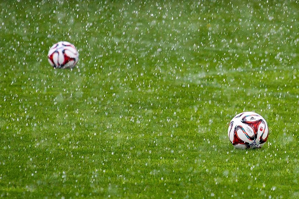 Der Regen macht auch dem SV Vorwärts Nordhorn einen Strich durch die Rechnung. Das Nordhorner Gastspiel in Wilhelmshaven ist abgesagt. F: Guido Brennecke