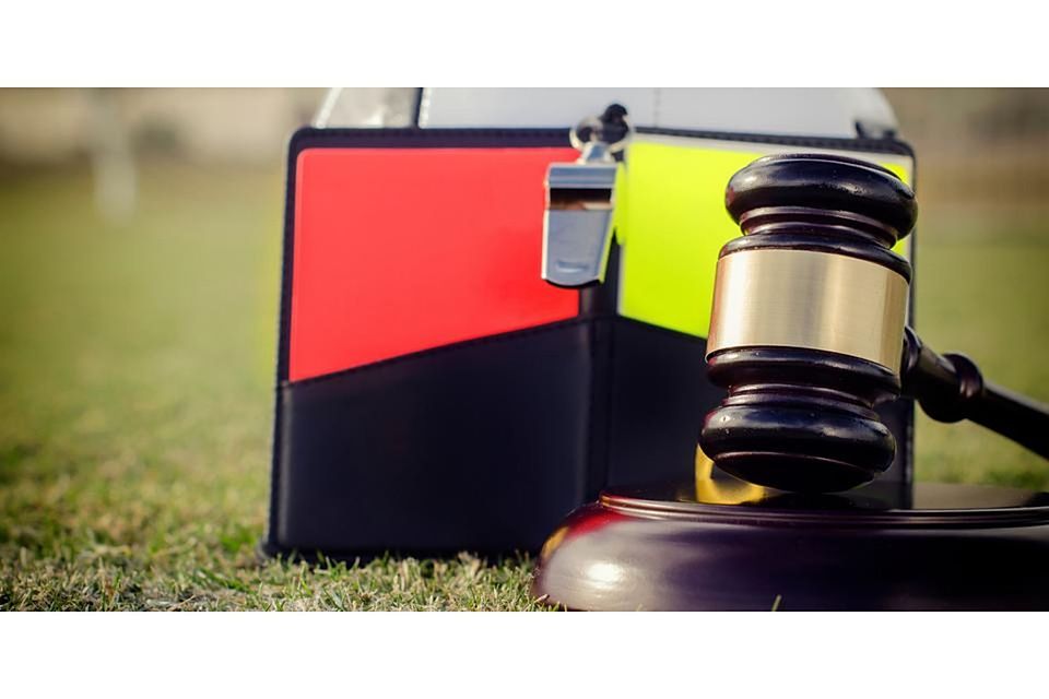 Nach dem Abbruch des Derbys zwischen dem FC Cleeberg und dem FC Burgsolms in der Fußball-Gruppenliga steht nun das Urteil zum Ergebnis und der Punktevergabe fest. (Symbolbild) © BCFC - stock.adobe.com
