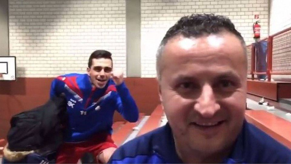 Süchtelns Co-Trainer Milun Novakovic, dahinter ein offenbar glücklicher Mounir Ben-Moussa.
