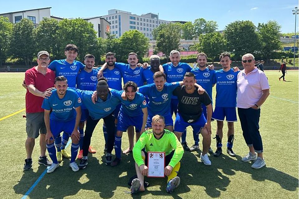 Savas Kalayci übernahm die Mannschaft im Sommer als Spielertrainer und führte sie überraschend zur Meisterschaft in der C-Liga Wiesbaden- Gruppe 2