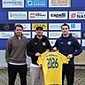 Manager Johannes Müller (li.) mit Nico Karger (MItte) und Valdrin Konjuhi 