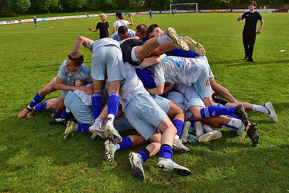 Groß war der Jubel beim TSV Bobingen nachdem klar war, dass der Titel und somit auch der Landesligaaufstieg sicher sind. 