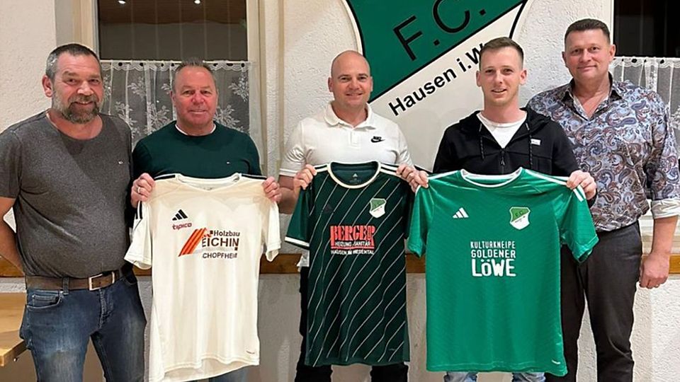 Sportchef Andreas Boos (von links) mit dem künftigen Trainerstab des FC Hausen:, Betreuer Achim Treiber, Chefcoach Sascha Dreher, Assistenzcoach Daniel Ruch und Torwartrainer Michael Brutschin | Foto: Verein