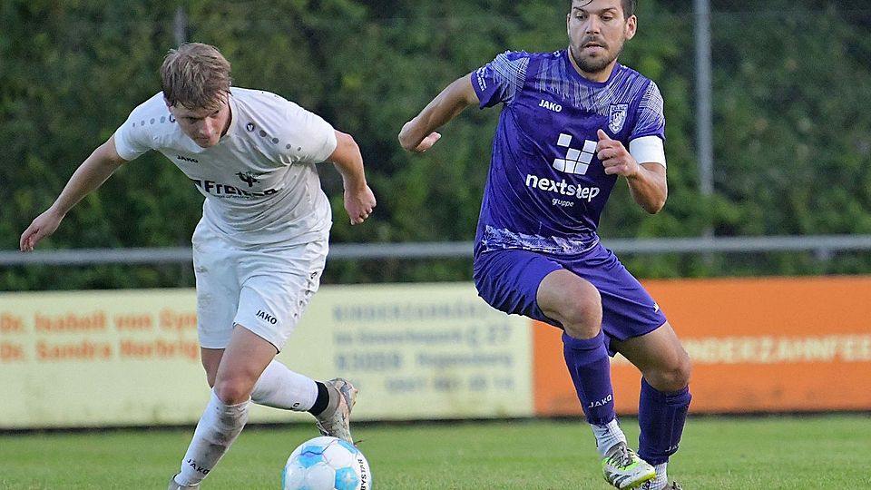 Kareth (rechts Stefan Hofner) und Parsberg (Nico Brandl) kämpfen im Direktduell um den Anschluss an den Tabellenspitze.