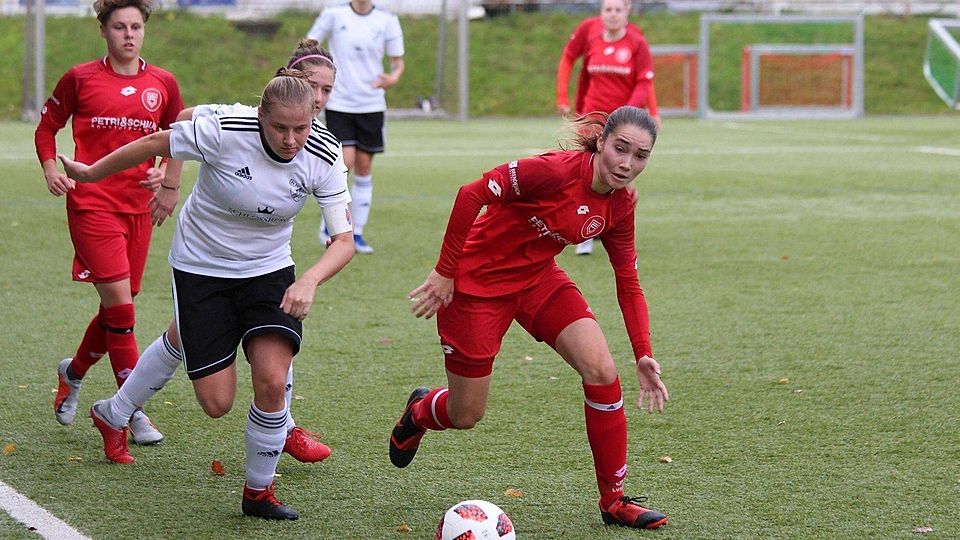 Vor fast genau einem Jahr standen sich die Frauen der Sportfreunde Siegen und die Frauen von Fortuna Freudenberg zum letzten Mal in einem Pflichtspiel gegenüber. Der Vergleich endete mit einem leistungsgerechten 2:2-Unentschieden.