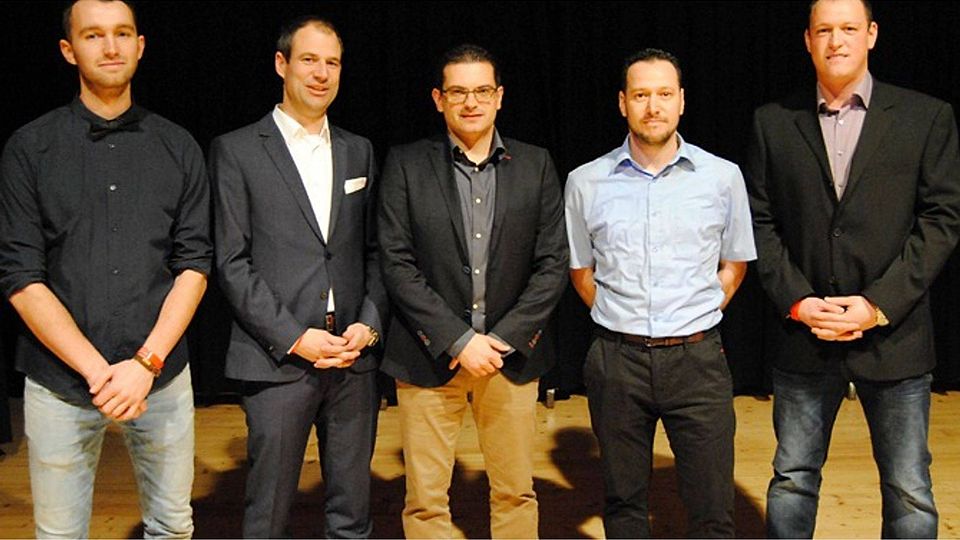 V.l.n.r.: Nando Oberer (Spielausschuss), Timo Löffler (Vorsitzender), Michele Borrozzino, Christian Zahn und Marius Effinger (Spielausschuss) | Foto: Verein
