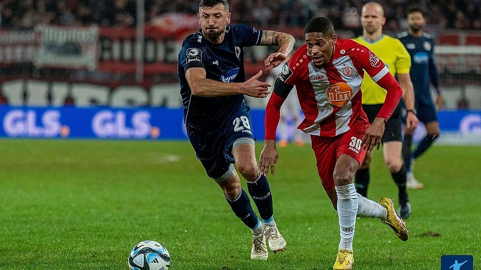 Patrick Koronkiewicz (l.) macht fortan den Flügel von Jüchen unsicher. 