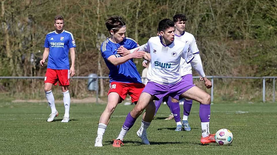 Ilir Serifi (re.), Marcel Daniel Wasielewski (SpVg Eidertal Molfsee)