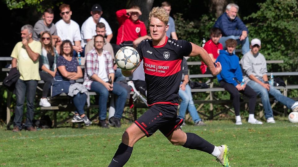 Auch auf seine Tore kommt es an: Julian Winkler und der TSV Aßling wollen daheim ungeschlagen bleiben.