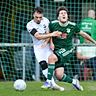  Leiden für den Erfolg: Die Abwehr des FC Hausen mit Florian Greiner (rechts) ließ gegen den FC Steinen-Höllstein (Kristijan Dani) fast nichts zu. | Foto: Gerd Gründl