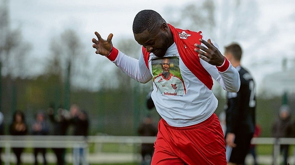 Feierte das Tor zum 1:0 in Andenken an seinen verstorbenen Bruder Christian Ndombasi: Vennes Tardeli Malungu.