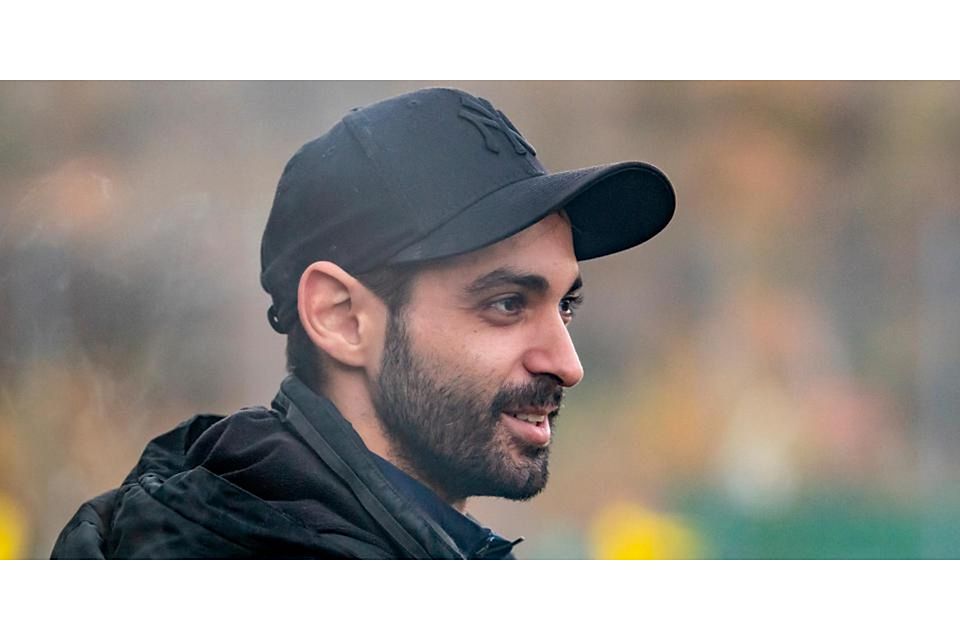  Darf endlich mal wieder jubeln: Nebil Yener, Trainer des FSV Braunfels. (© Jenniver Röczey) 