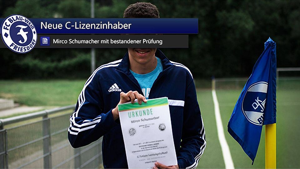 Mirco Schumacher mit seiner Urkunde zur bestandenen Prüfung. Foto: Kevin Mauel