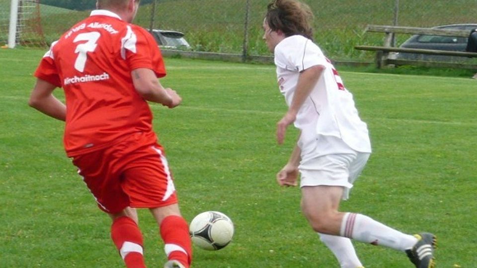 Ottenzell (re.) würde zu gerne die Tabellenführung übernehmen.  Foto: Stern