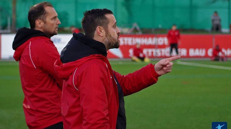 Hassia-Chefcoach Thomas Eberhardt (rechts) kündigt drastische Veränderungen rund ums Team an.