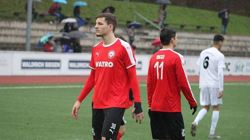 Armin Pjetrovic (links) bleibt dem 1. FC Kaan-Marienborn treu. Er hat seinen im Sommer auslaufenden Kontrakt beim Oberligisten um ein weiteres Jahr verlängert.