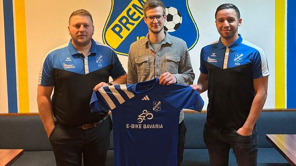 Daniel Stetter (li.) und Marco de Lima (re.) freuen sich über die Zusage von Benjamin Klose 