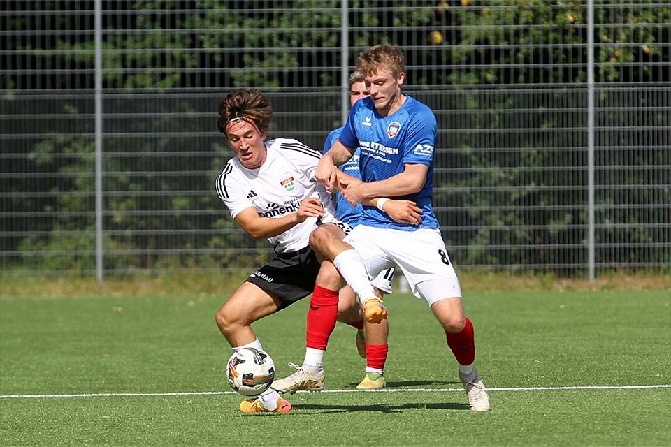 Stürmer Melf Siemund (re., TSB Flensburg).