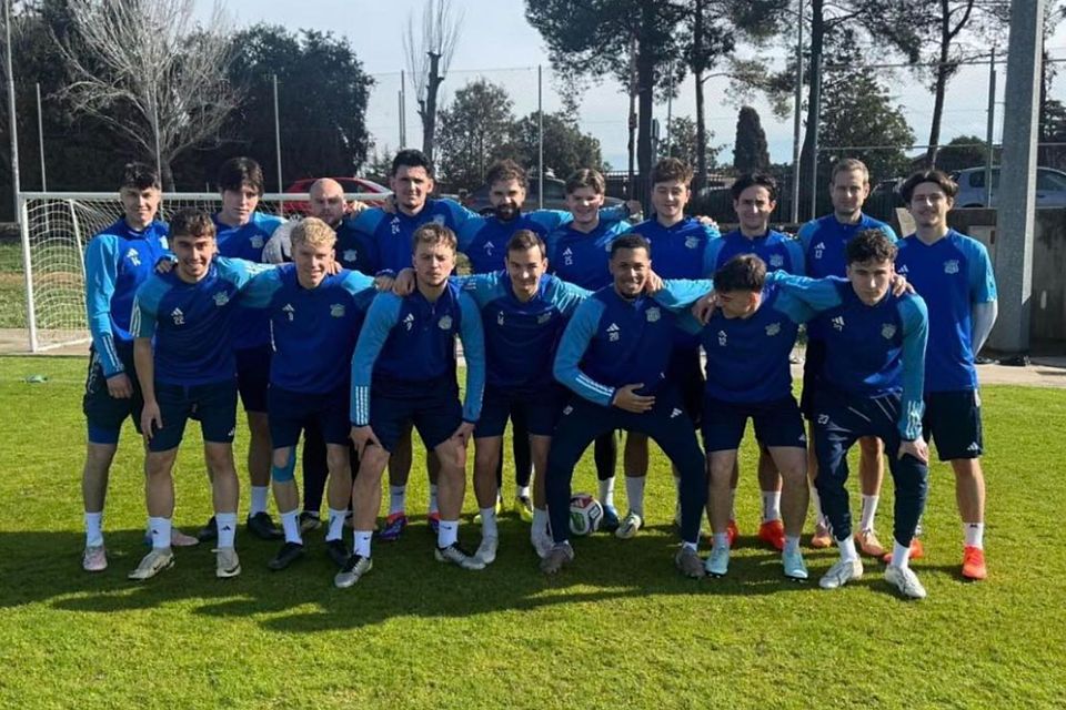 Gruppenfoto aus dem Trainingslager in Barcelona - der FC Wädenswil.