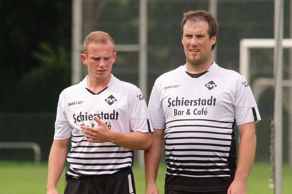 Stadtamhof-Coach Alexander Hofmann (r.)