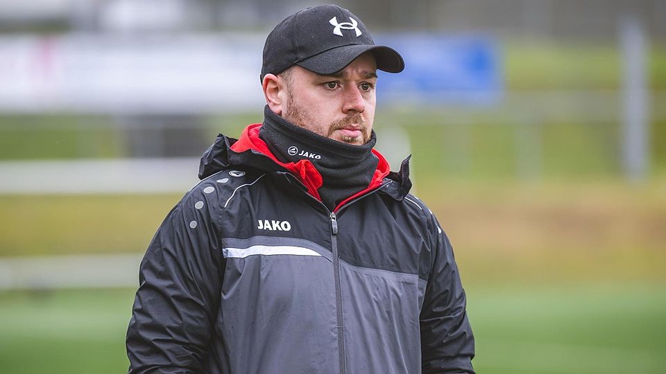 Will dem Verein auch bei einem möglichen Abstieg zur Seite stehen: Jerome Janßen, Trainer des FC Roetgen.