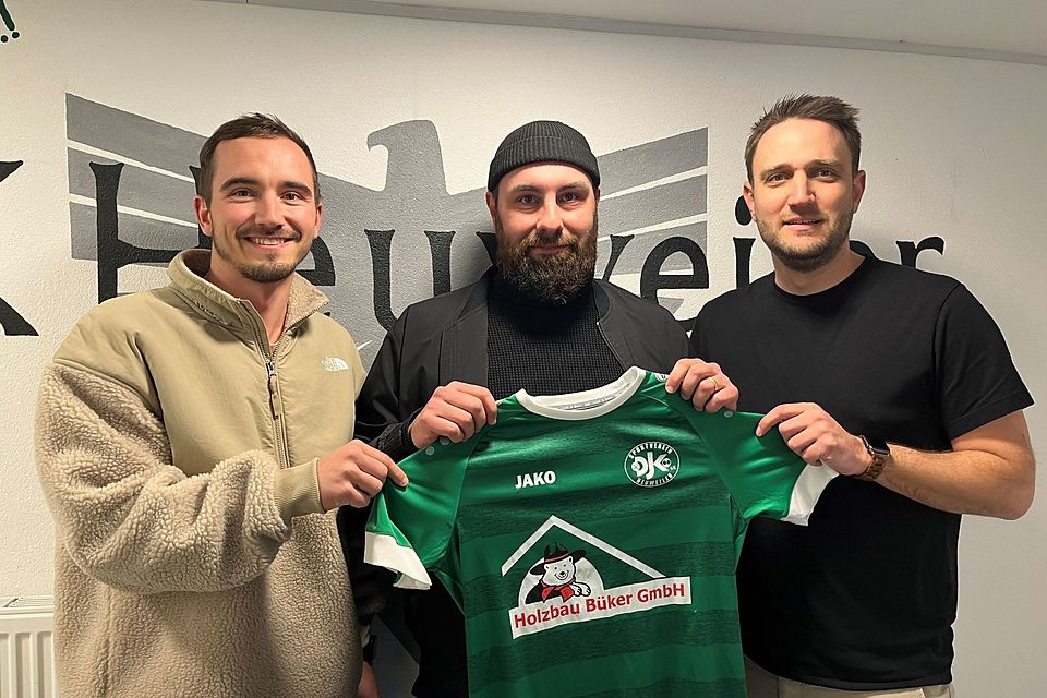 Auf dem Bild zu sehen (von links nach rechts): P. Wuchner (Spielausschuss), Fabian Hederer (Trainer), Sebastian Kaltenbach (Vorstand Sport).