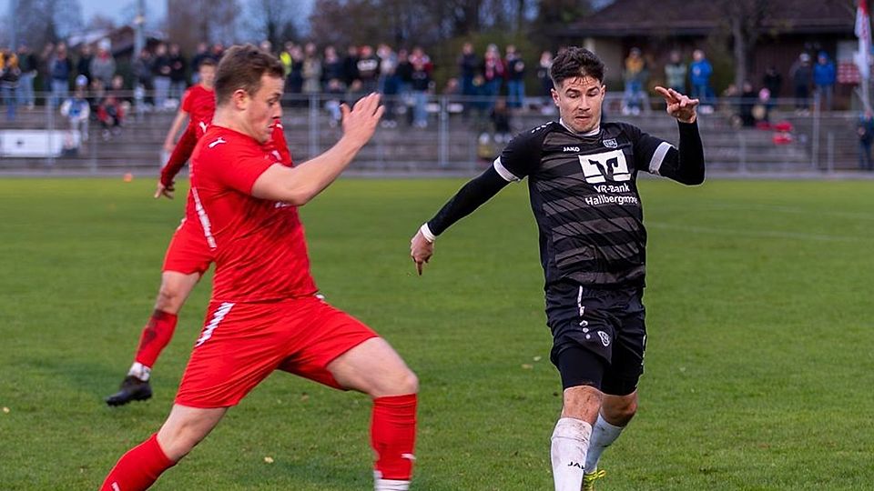 Johannes Brendle (l.) ist nach seiner schweren Verletzung zurück im Lauftraining.