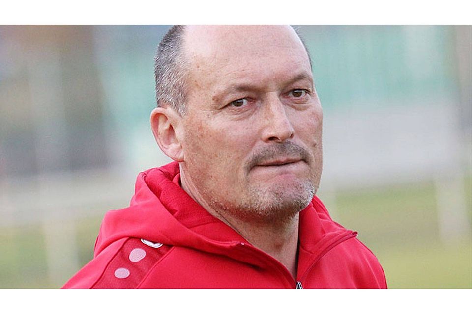 Hans Dollinger (56) ist seit dieser Saison Trainer der SpVgg Deiningen. Zuvor war der Weilheimer fünf Jahre beim SV Wechingen tätig. 	F.: Klaus Jais