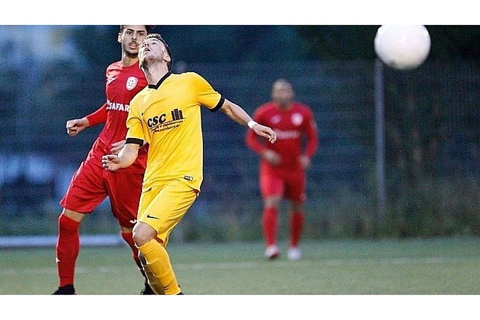 Wie schon in der vergangenen Spielzeit zog die SG Oberliederbach (gelb) mit einem Sieg über die SG Hoechst eine Runde weiter. F: Lorenz